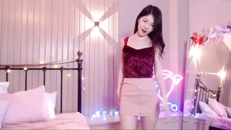 niyamein naughty slut fucks pussy