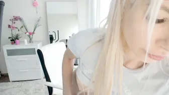 nickolll luscious whore rubs boobs with oil