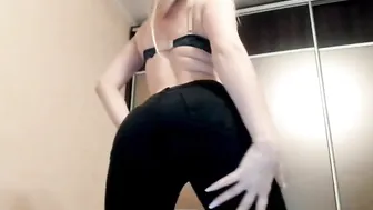 nesquikme young lady in stockings fucks pussy