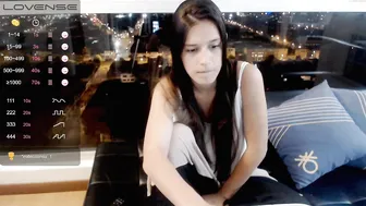 ohanna_ beautiful woman in black clearly jerks off her vagina