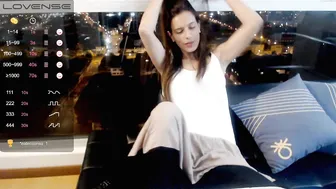 ohanna_ beautiful woman in black clearly jerks off her vagina