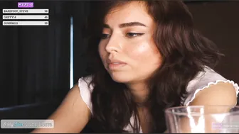 luna_luuvz blissful doll chatting in fries
