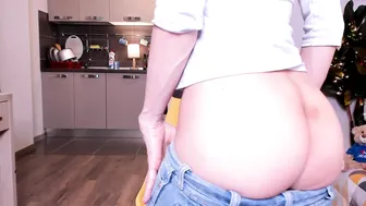 nikkisweetie crazy girl plows pussy with phallus