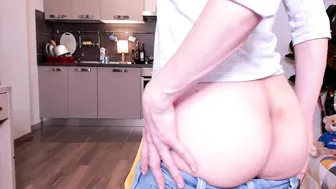 nikkisweetie crazy girl plows pussy with phallus