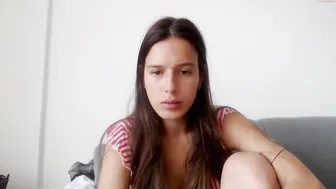 ohanna_ busty babe masturbates shaved cunt