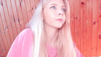 oh_honey_ skinny bitch jerks pussy with dildo
