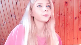 oh_honey_ skinny bitch jerks pussy with dildo