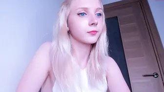oh_honey_ busty blonde hot jerks off her cunt