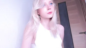oh_honey_ busty blonde hot jerks off her cunt