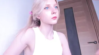 oh_honey_ busty blonde hot jerks off her cunt