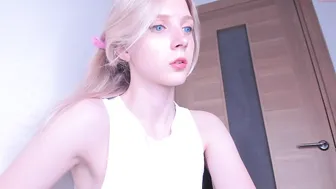 oh_honey_ busty blonde hot jerks off her cunt