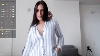ohanna_ charming babe undresses and jerks off