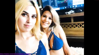natyniklos2 tempting chick fingering pussy