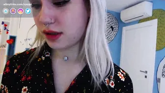 nyqipi blonde hairstyle fingering shaved cunt