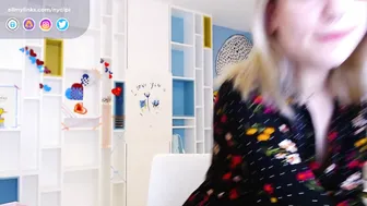 nyqipi blonde hairstyle fingering shaved cunt