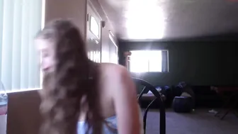 pregnant_annah fucks herself in red dildo