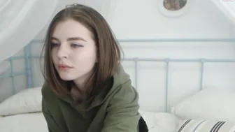 prettyalison beauty sucks penis