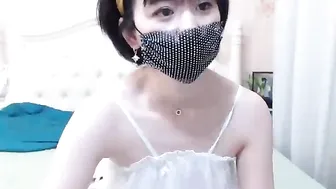 lovely_asahi gorgeous jerks off a banana and cums.