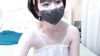 lovely_asahi gorgeous jerks off a banana and cums.