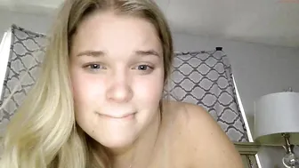 piperr007 bitch shows small tits