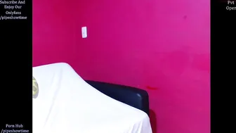 pipeshowtime gorgeous chick fucks cunt with phallus