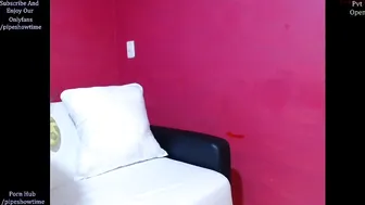 pipeshowtime gorgeous chick fucks cunt with phallus