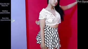 pipeshowtime busty bitch jerking her pussy with phallus