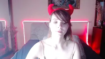poshlaya__molly fluffy bitch with glasses masturbates pussy