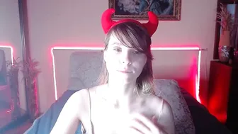 poshlaya__molly fluffy bitch with glasses masturbates pussy