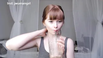 penelopa77 jerking on the bed