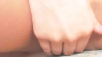 amy_bryant mature confused jerks off shaggy pussy