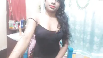 priya_jiya blonde slut fucks pussy with phallus