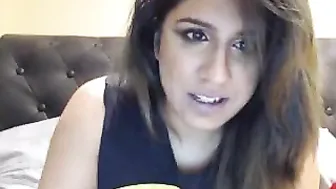 preetione crazy girl plows pussy with phallus