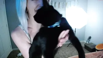 rhaenys juicy bitch caresses the clitoris