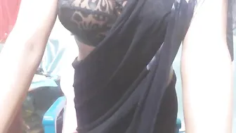 priya_jiya luxurious slut masturbates shaved pussy