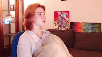 alicebreeze sweet lady takes off her dress