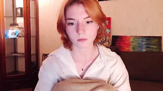 alicebreeze sweet lady takes off her dress