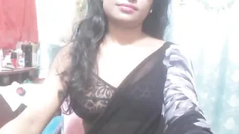 priya_jiya cute girl fingering pussy with vibrator