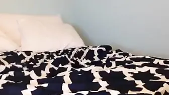 queenemi amazing skin fucks the pussy