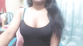 priya_jiya busty bitch cums