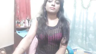 priya_jiya fucks herself in the pussy with a toy