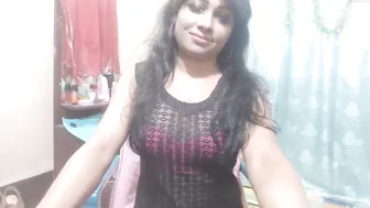 priya_jiya fucks herself in the pussy with a toy
