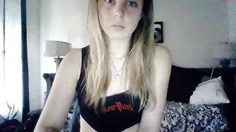 louisajean busty  cam girl  masturbates cunt