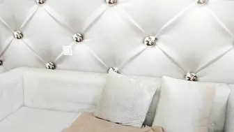 queenrannya jerking on the bed