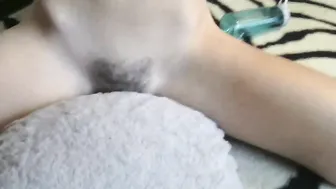 YaGirlDubs courtesan takes off her tights, showing charms