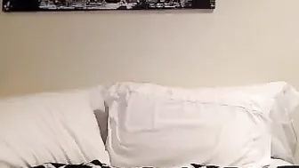 queenemi luxurious bitch fucks pussy with phallus