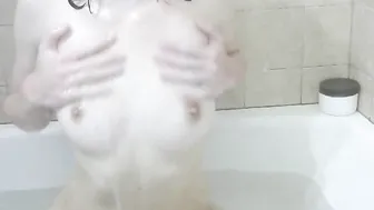 YaGirlDubs young beauty fucks phallus