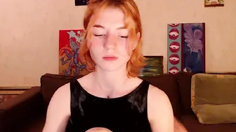 alicebreeze black-haired nymph pulls pussy