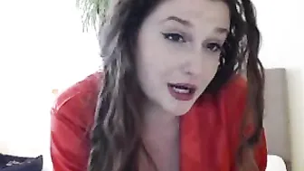 robyn_d_human Beauty fucks herself with a dildo