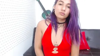 amy_ravenscroft Big ass bitch shows off charm